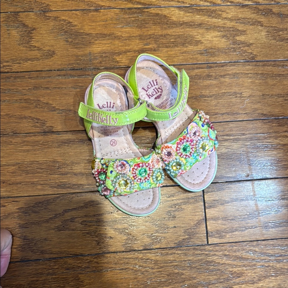 Mini Melissa, Lelli Kelly, Nicole Miller & Carter’s kids shoes - Picture 5 of 16